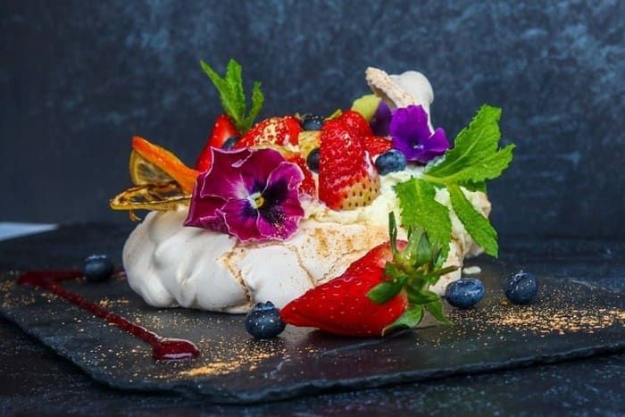 Lemon meringue dessert
